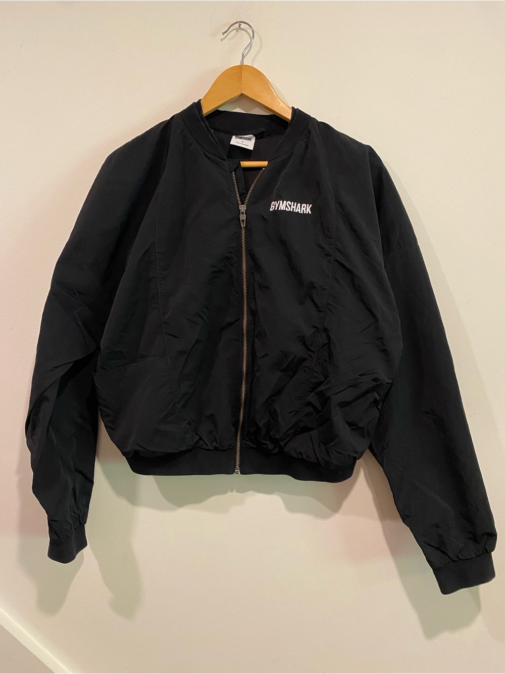 GYMSHARK Black cropped windbreaker jacket